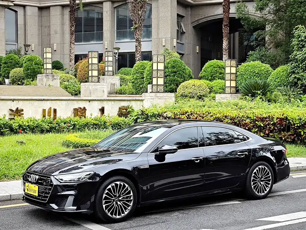 Audi A7L — фото 1