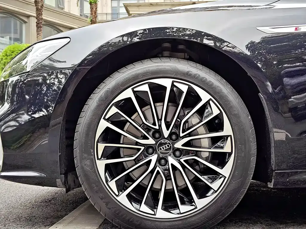 Audi A7L — фото 9
