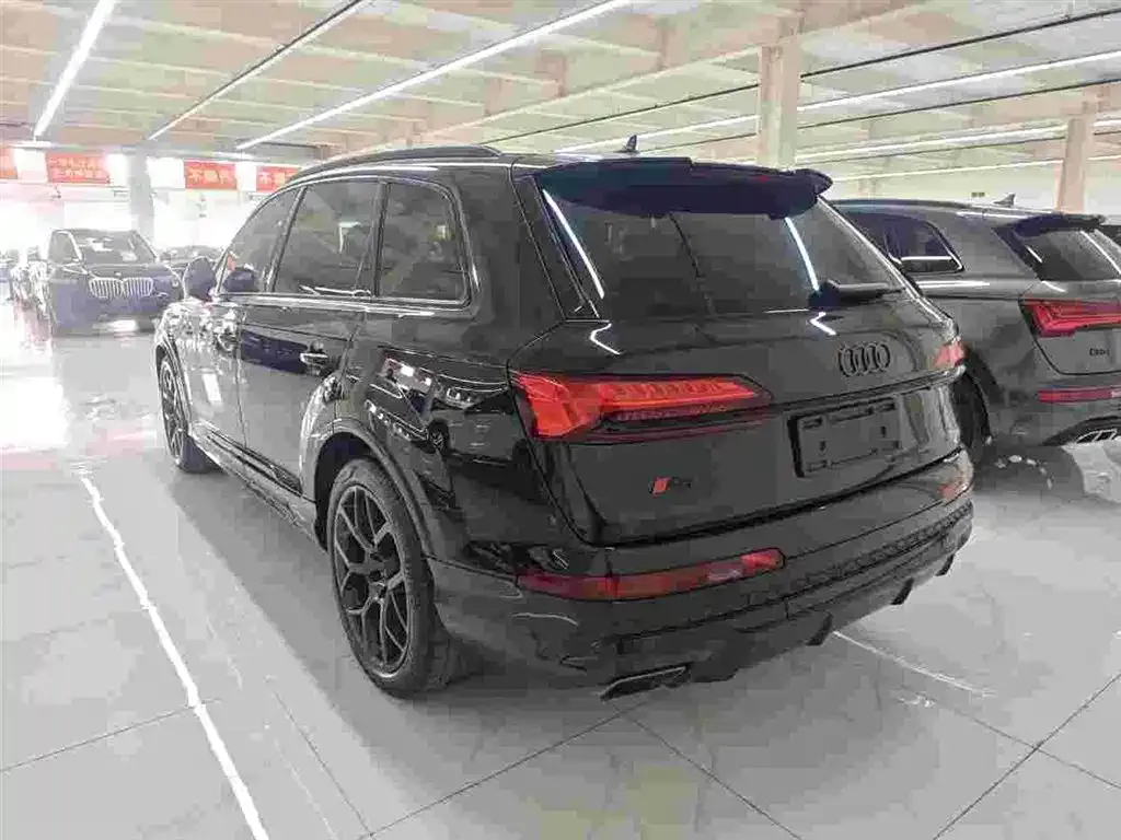Audi Q7 — фото 10