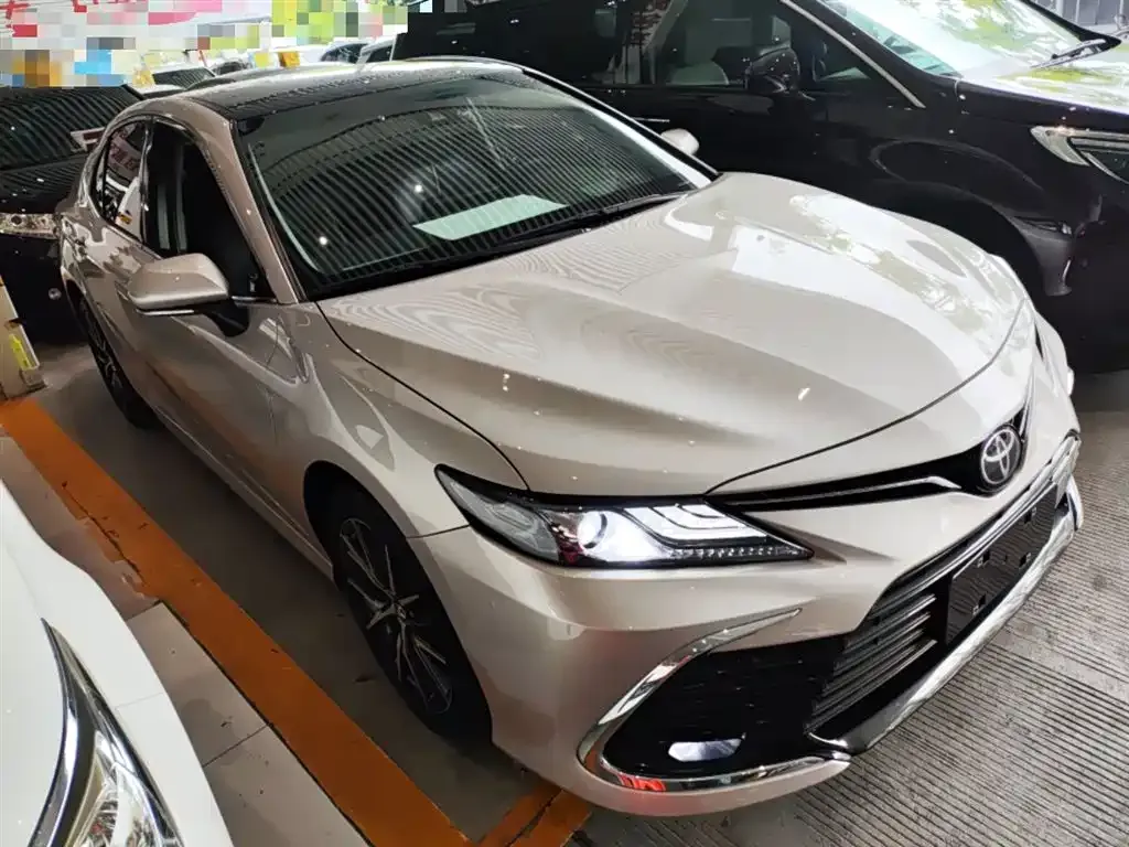 Toyota Camry — фото 5
