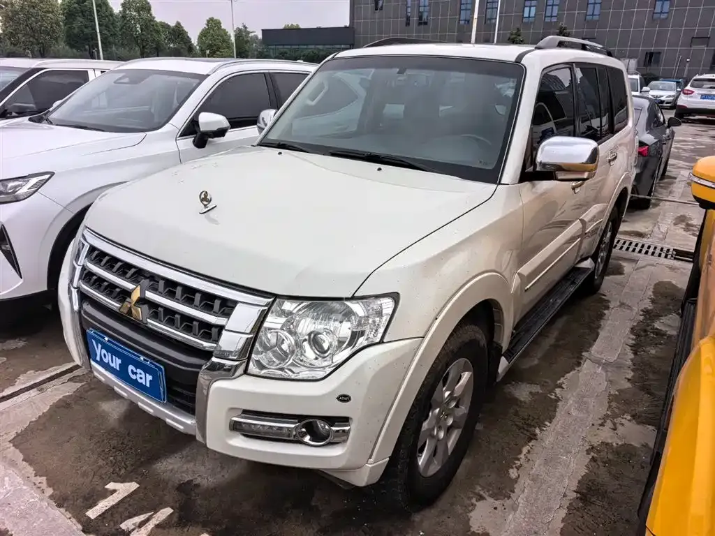 Mitsubishi Pajero (Import)
