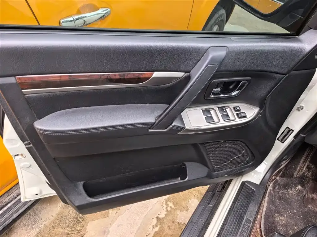 Mitsubishi Pajero (Import) 2023 из CN, фото 7