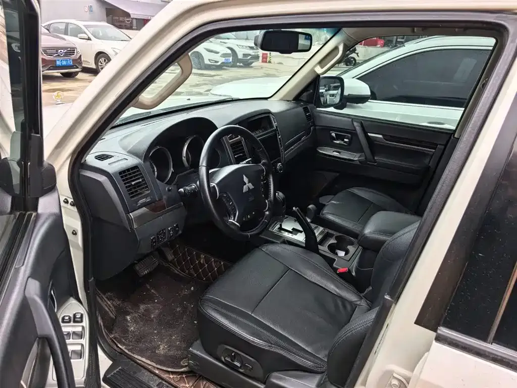 Mitsubishi Pajero (Import) 2023 из CN, фото 9