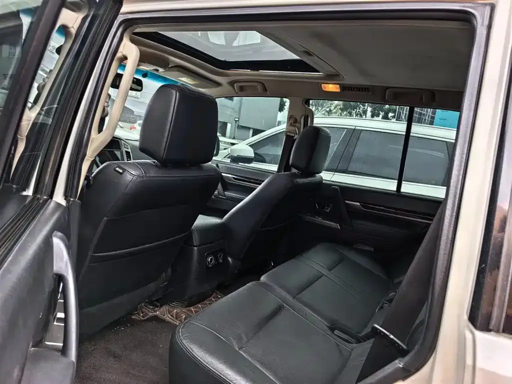 Mitsubishi Pajero (Import) 2023 из CN, фото 3