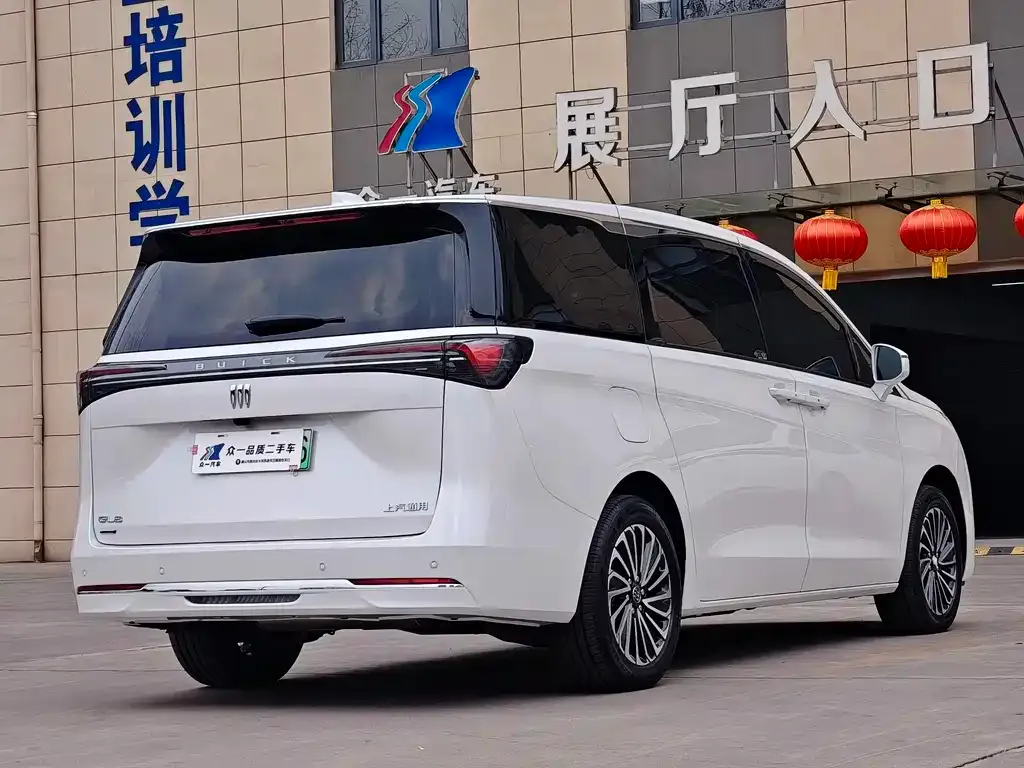 Buick GL8 Hybrid — фото 10