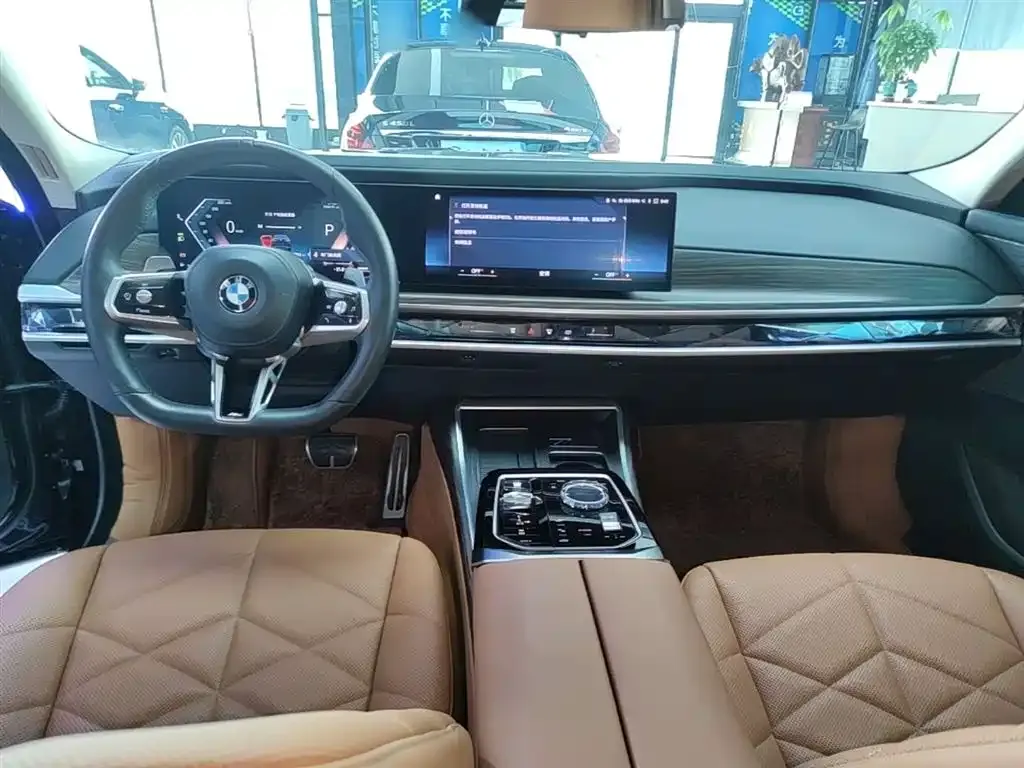 BMW 7 Series — фото 10
