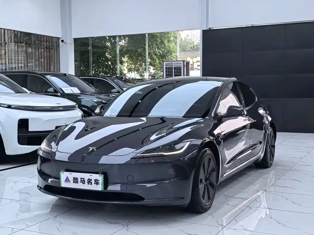Tesla Model 3 — фото 1