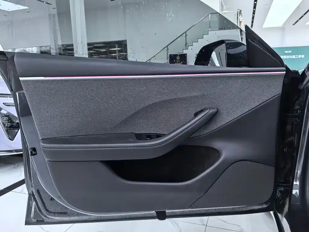 Tesla Model 3 — фото 6