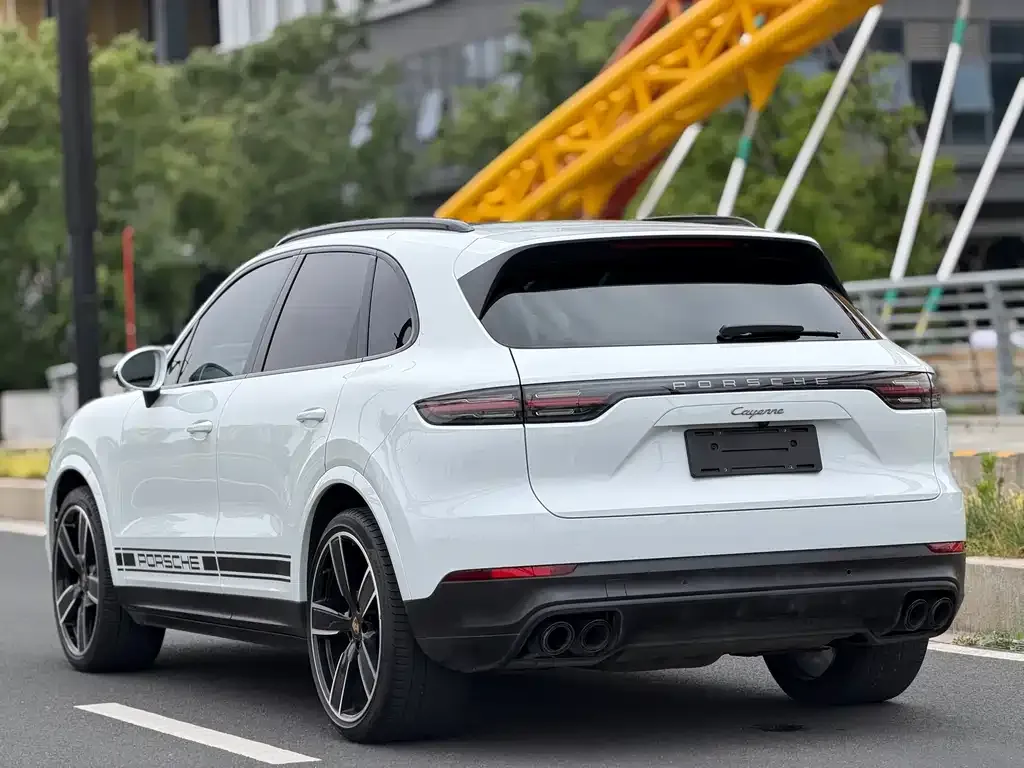 Porsche Cayenne — фото 10