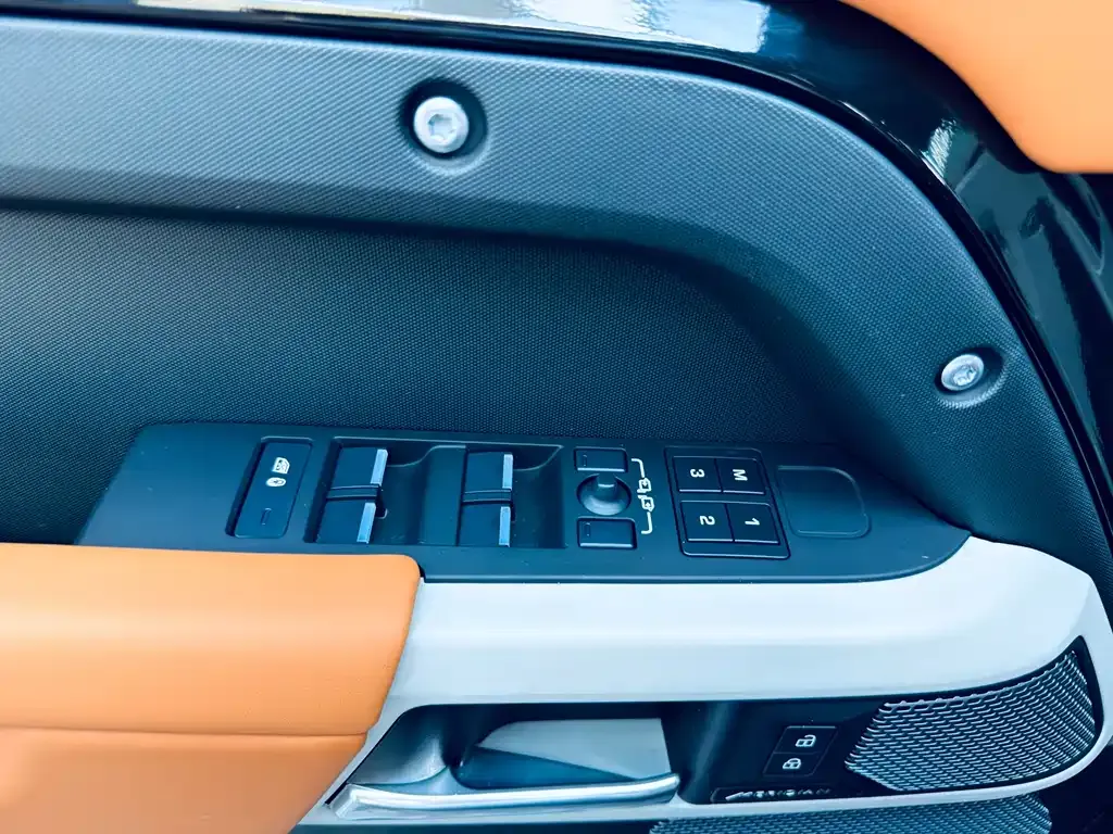 Land Rover Defender — фото 10