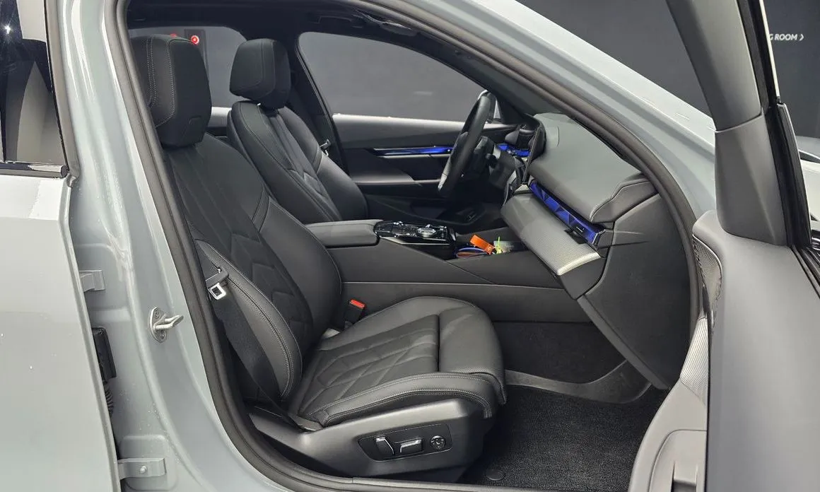 BMW 5-Series 2025 из KR, фото 9