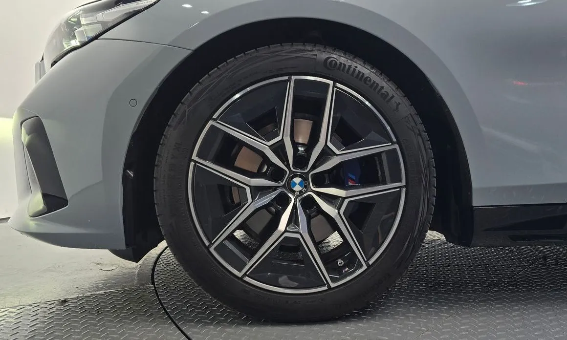 BMW 5-Series 2025 из KR, фото 7