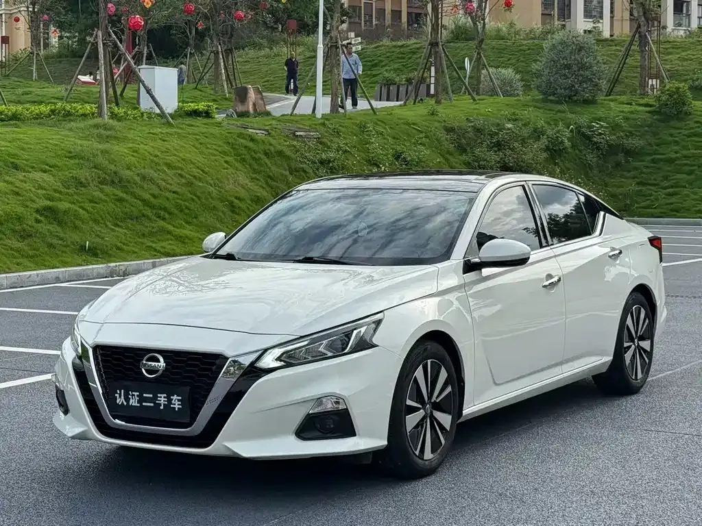 Nissan Teana — фото 1