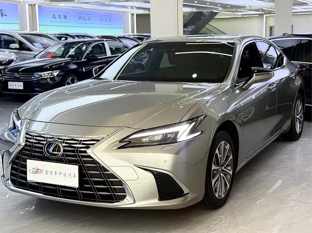 Lexus ES — фото 1