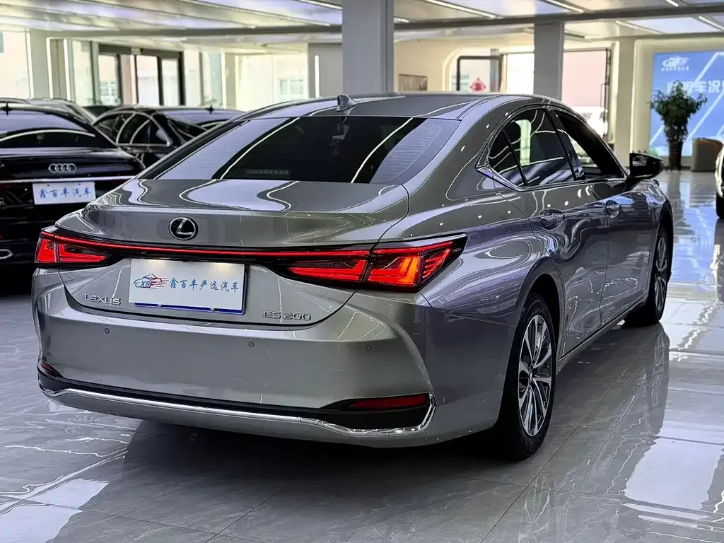 Lexus ES — фото 10