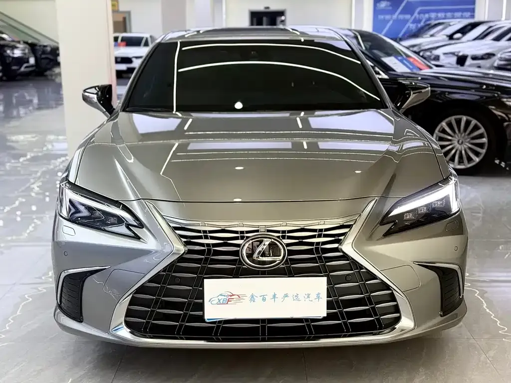 Lexus ES — фото 9