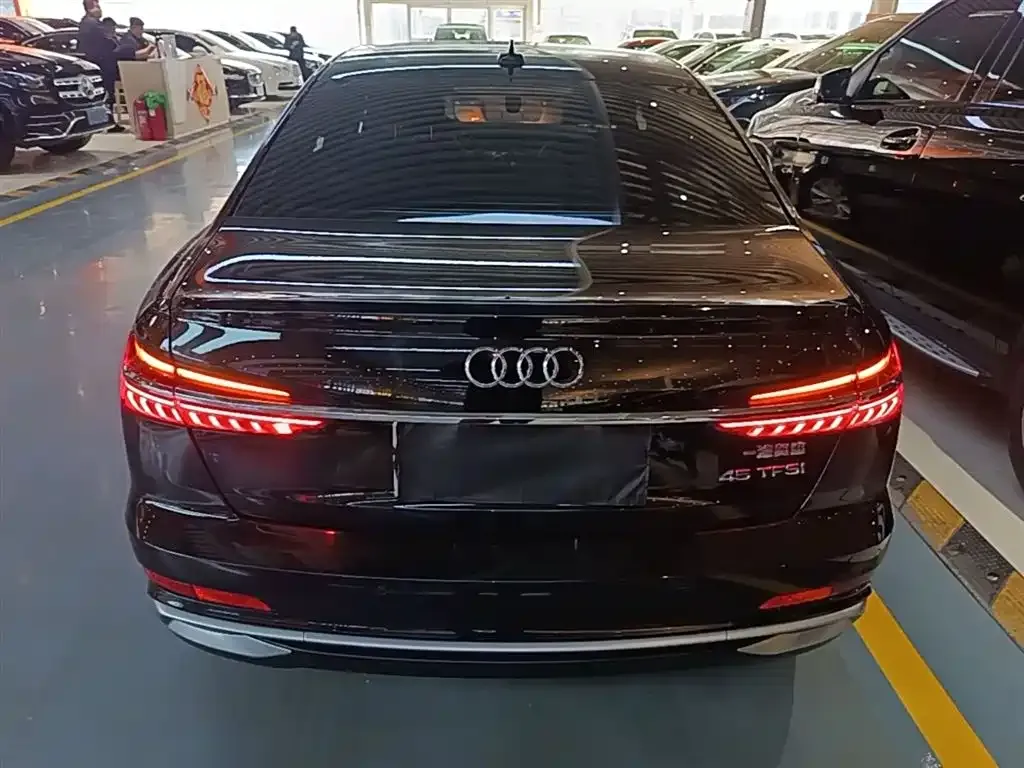Audi A6L 2023 из CN, фото 10