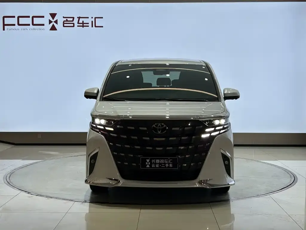 Toyota Alphard — фото 2