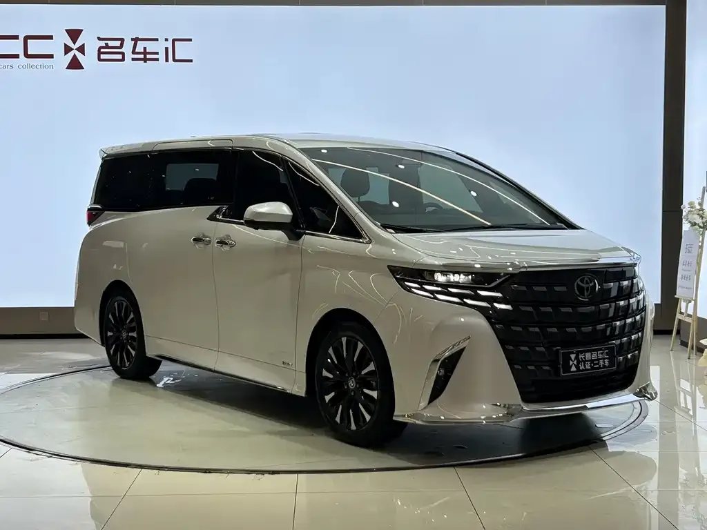 Toyota Alphard — фото 7