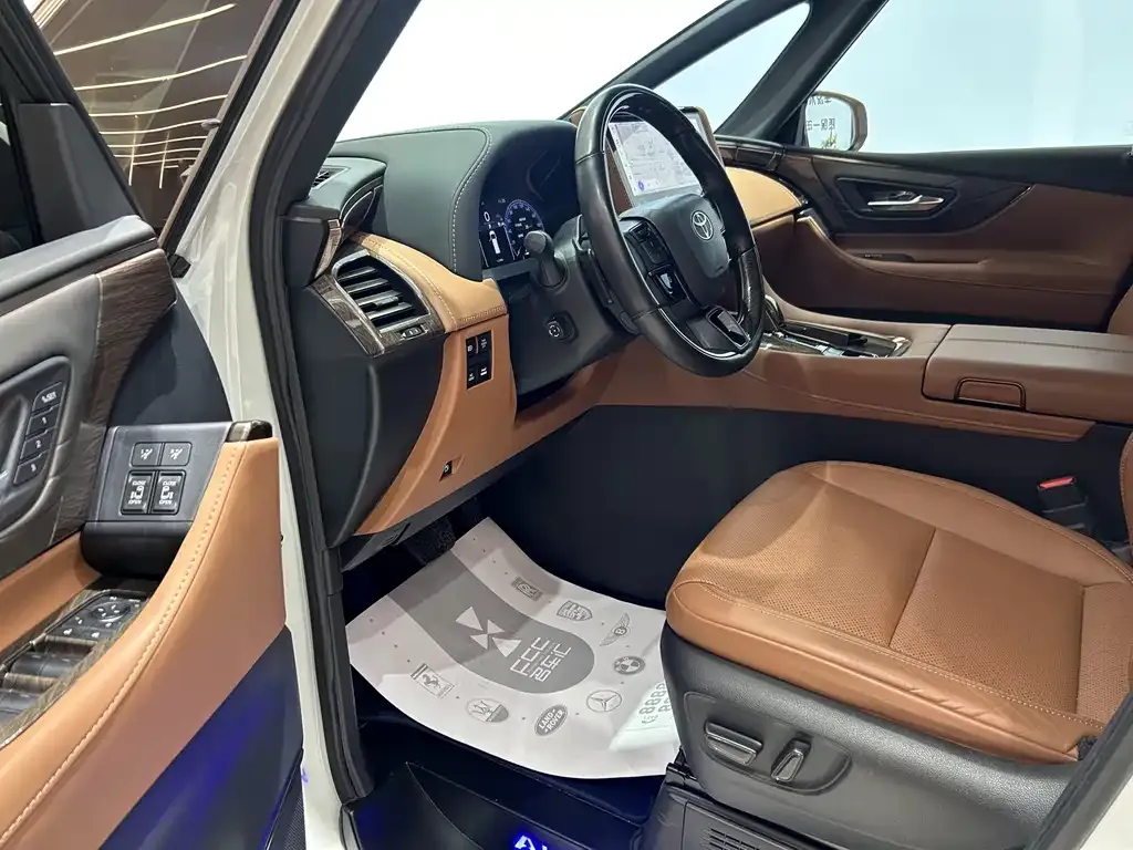Toyota Alphard — фото 9