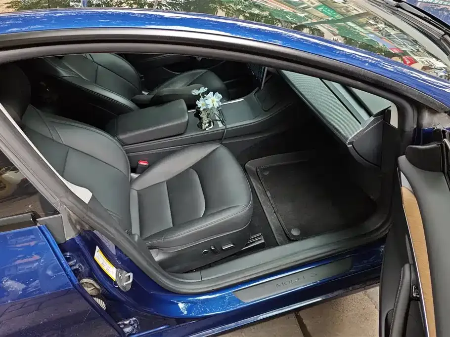Tesla Model 3 — фото 9