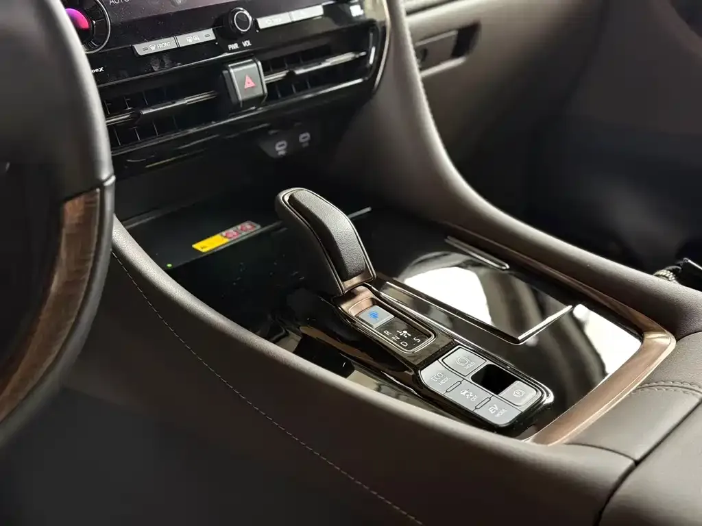 Toyota Alphard — фото 3
