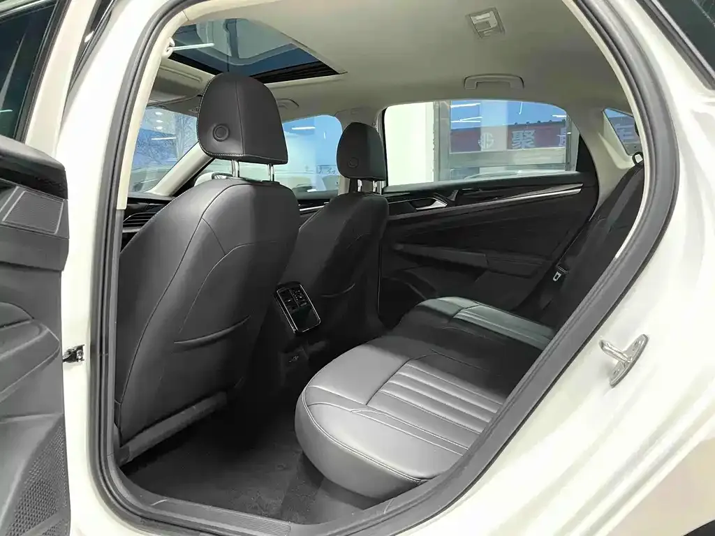 Volkswagen Passat — фото 5