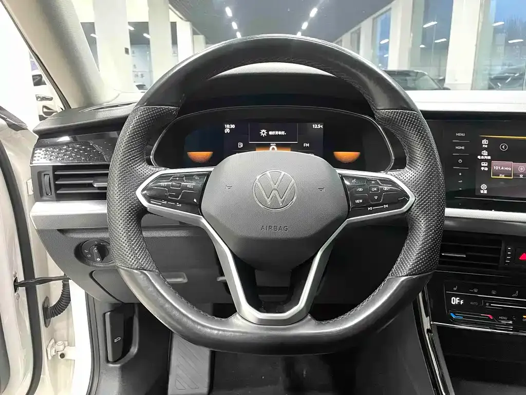 Volkswagen Passat — фото 10