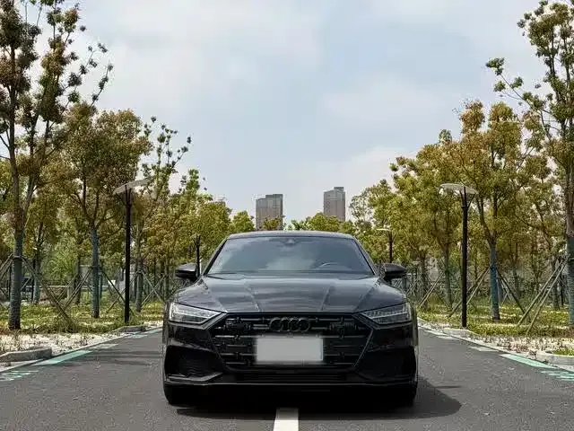 Audi A7L — фото 7