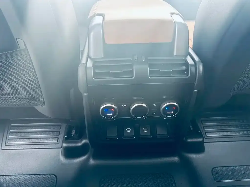 Land Rover Defender — фото 2