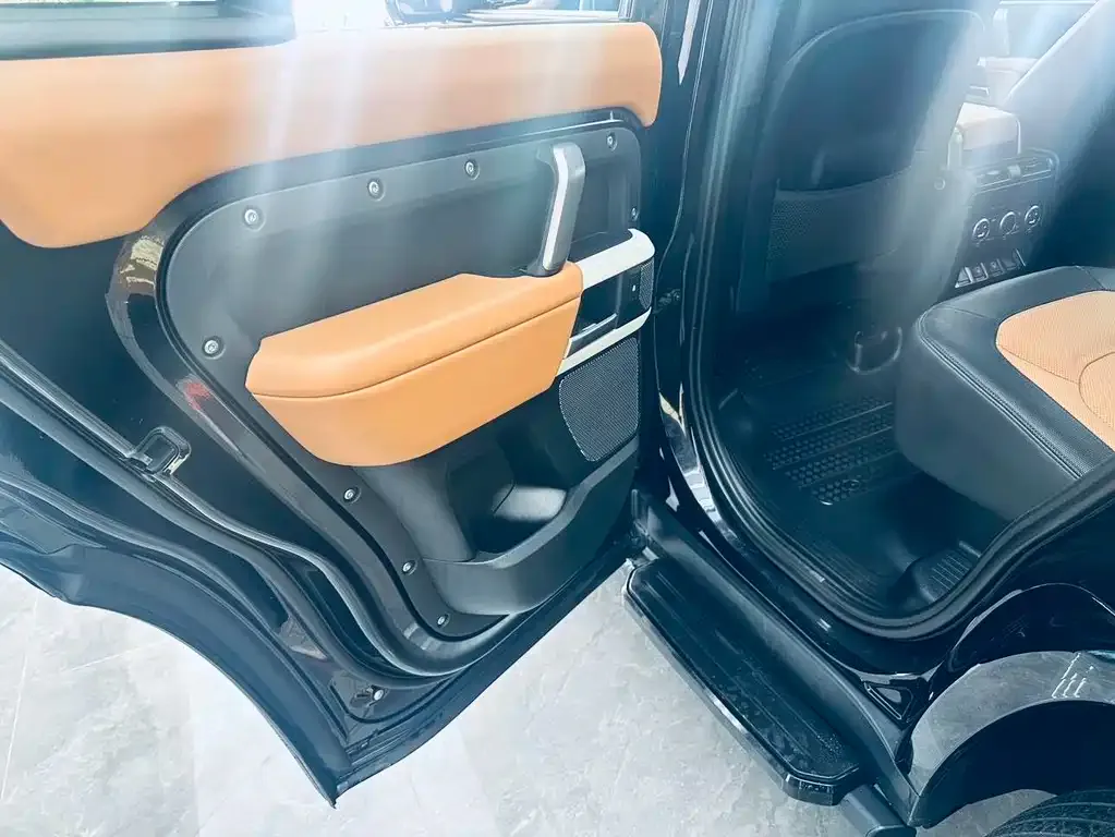 Land Rover Defender — фото 4