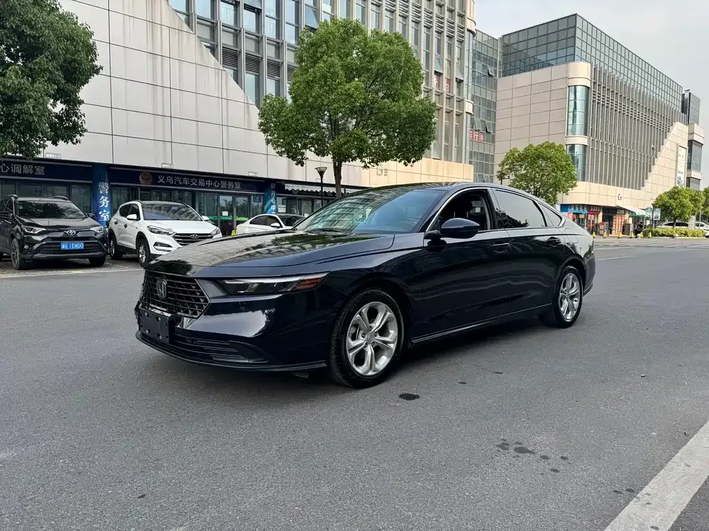 Honda Accord — фото 1