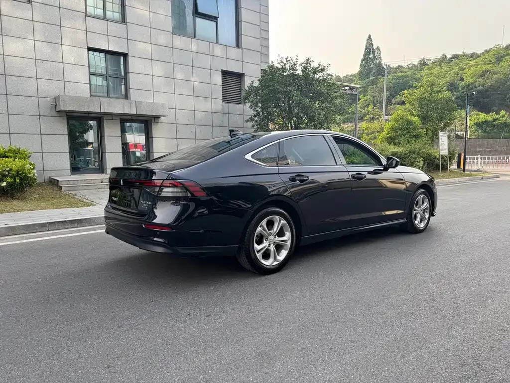 Honda Accord — фото 8