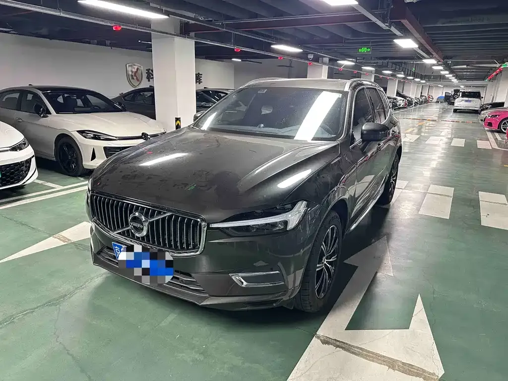 Volvo XC60 — фото 1