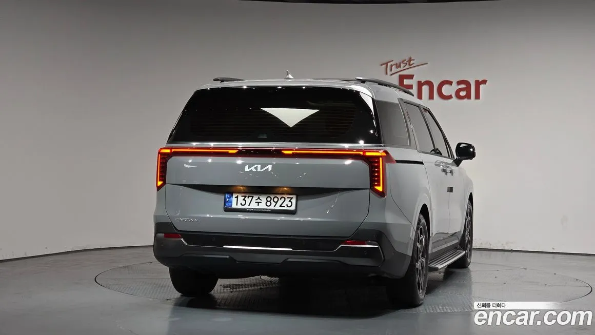 Kia Carnival — фото 10