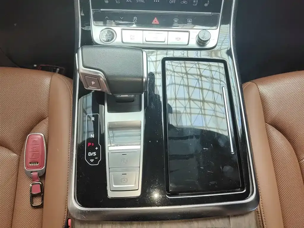Audi Q7 2024 из CN, фото 5