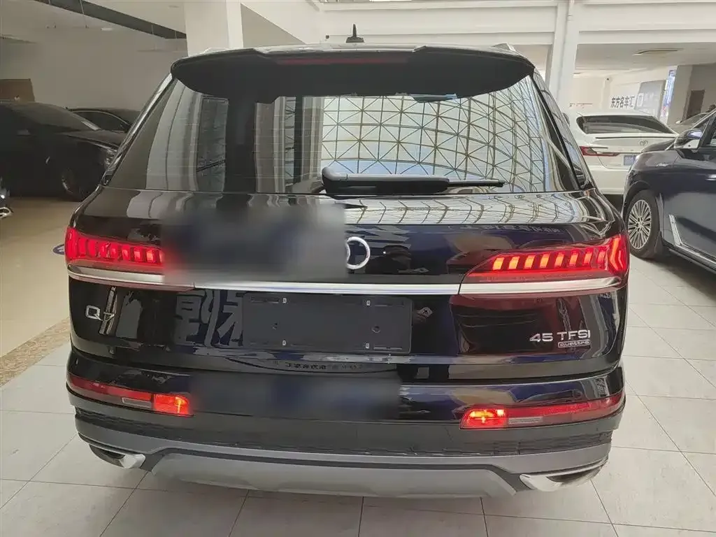 Audi Q7 2024 из CN, фото 4