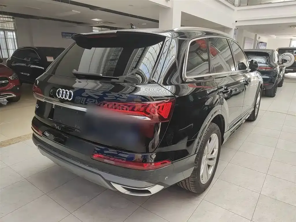 Audi Q7 2024 из CN, фото 10