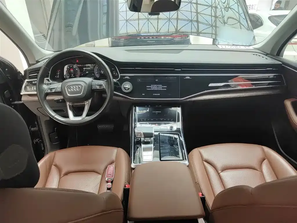 Audi Q7 2024 из CN, фото 9