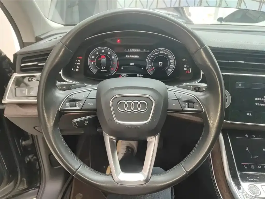 Audi Q7 2024 из CN, фото 7