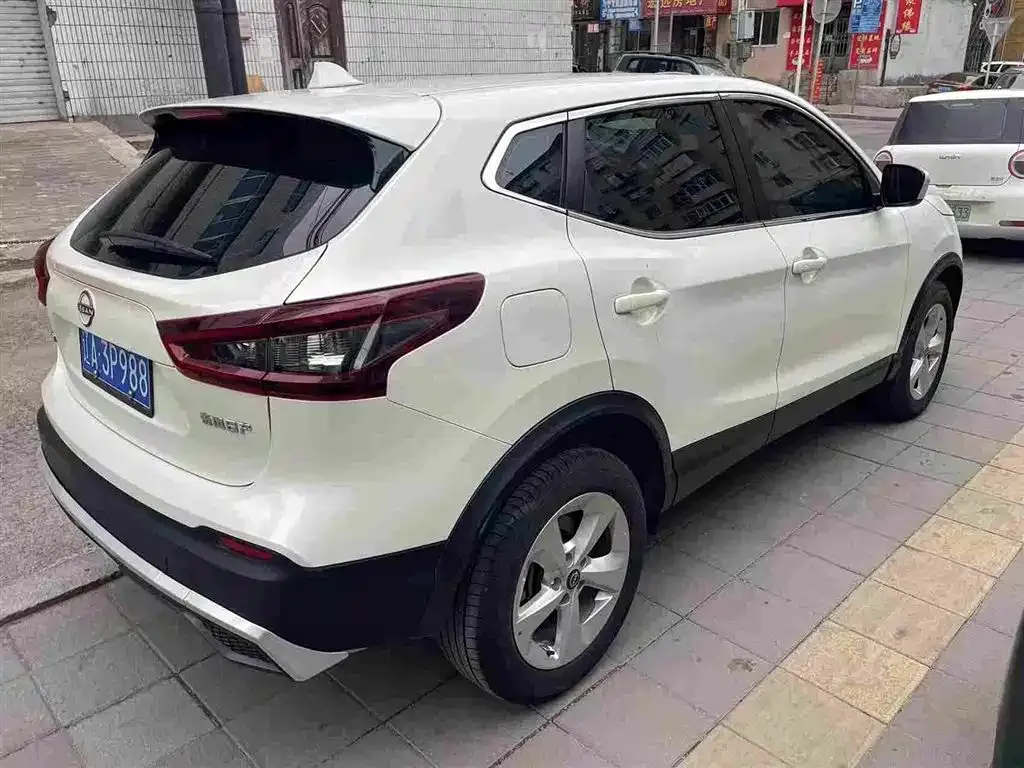 Nissan Qashqai — фото 7