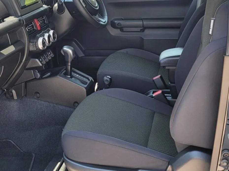 Suzuki Jimny 2023 из KR, фото 2