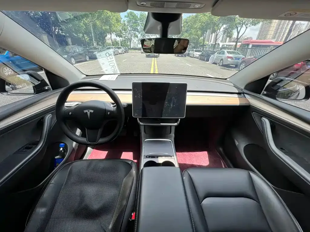 Tesla Model Y — фото 4