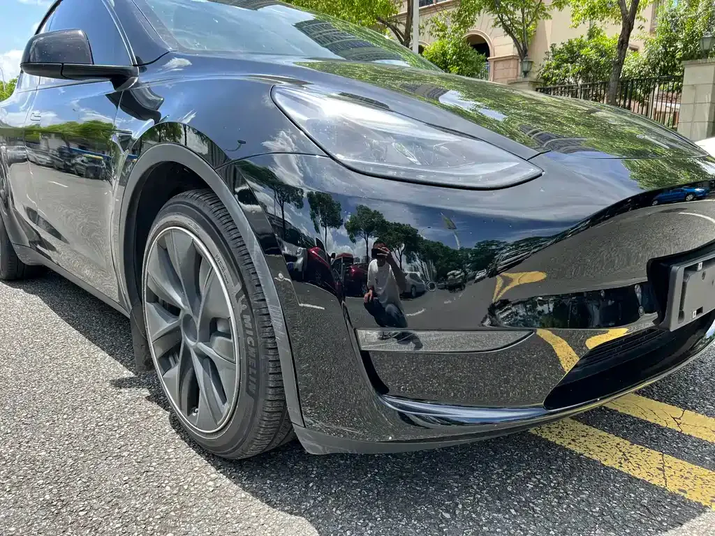 Tesla Model Y — фото 10