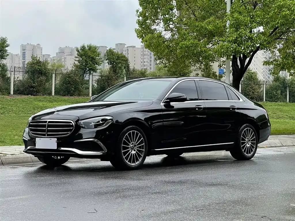 Mercedes-Benz E-Class — фото 4