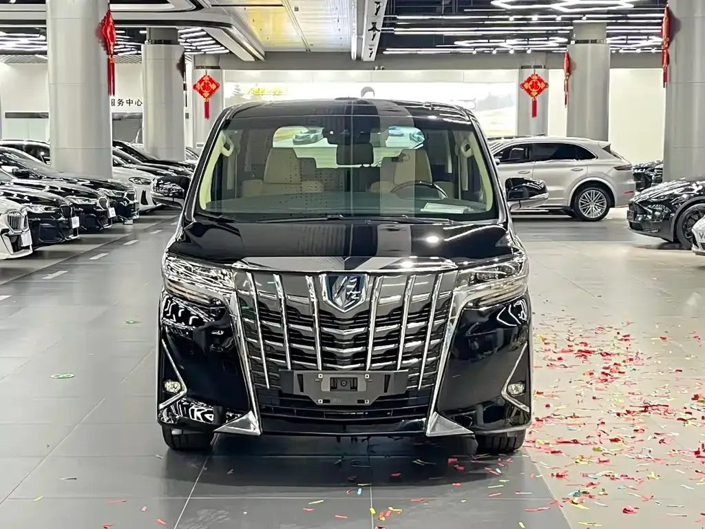 Toyota Alphard — фото 2