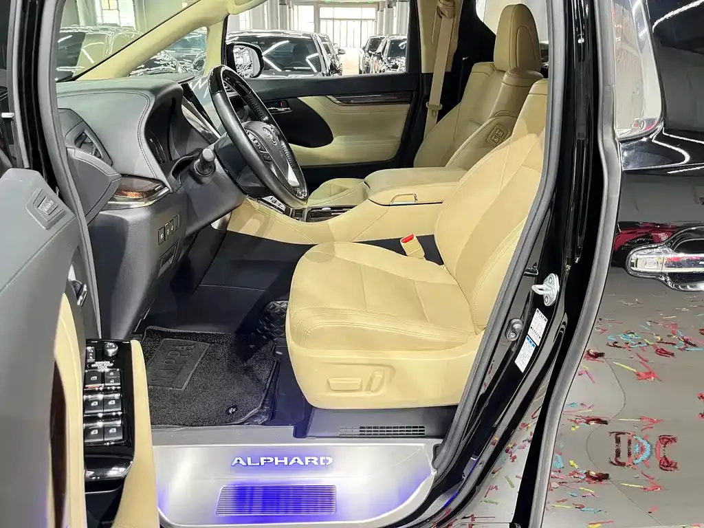 Toyota Alphard — фото 6