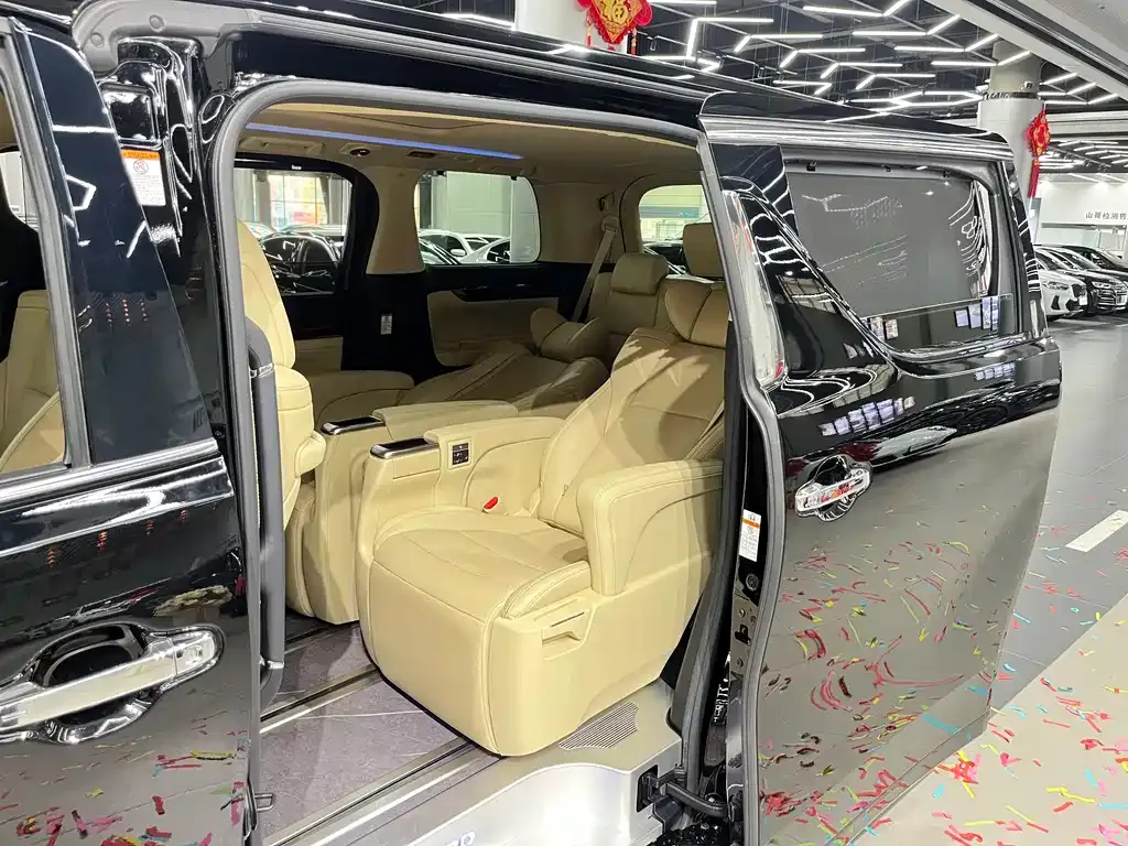 Toyota Alphard — фото 7