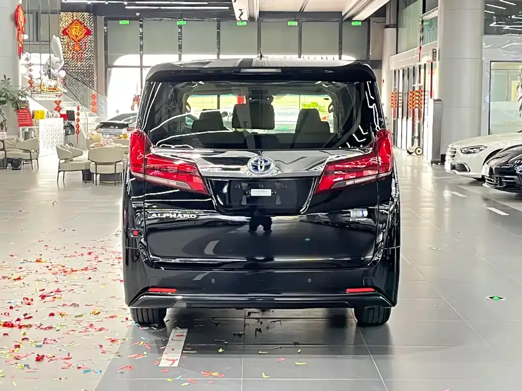 Toyota Alphard — фото 3