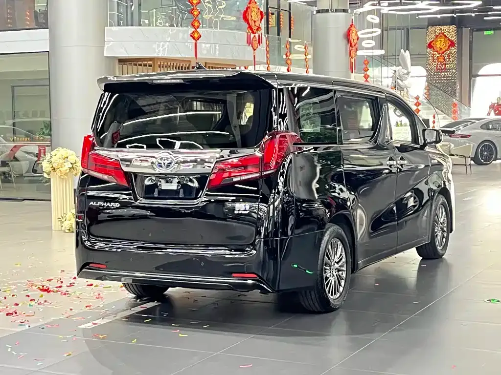 Toyota Alphard — фото 8